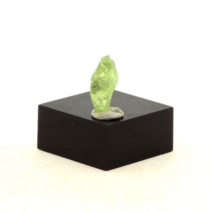 Pierres et Minéraux. Peridot. 2.43 ct. Almklovdalen, Vanylven, Norvège.