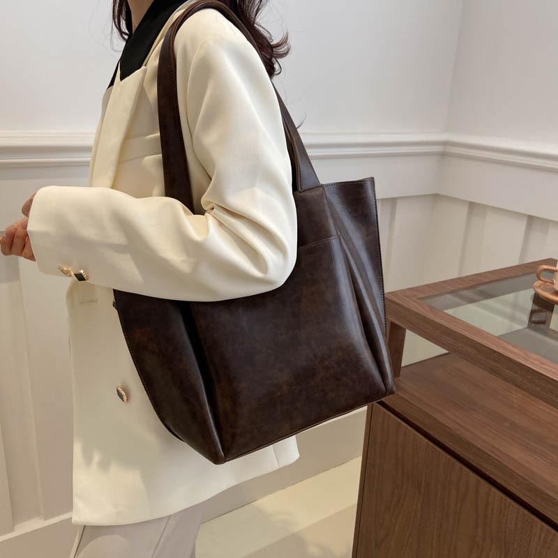 Large Capacity Soft Leather Bag Women's Summer New Commuter Shoulder Bag Fashionable Portable Tote Bag