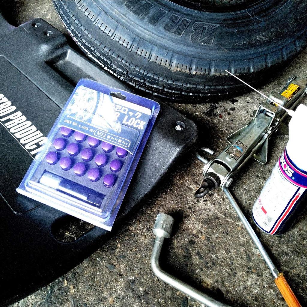 [Блокировка передач] Колесная гайка-фиксатор, модифицированная с колпачком воздушного клапана для предотвращения кражи (Фиолетовый P1.5-16)