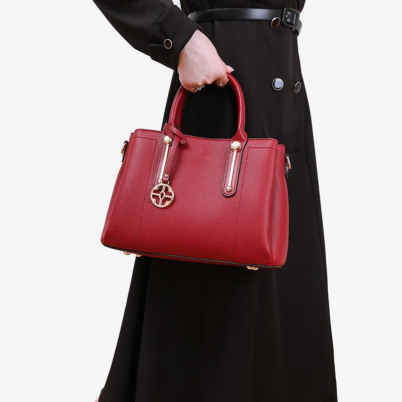 2025 Summer New Fashion Commuting Handbag, Niche High-End Large Capacity Single Shoulder Crossbody Tote Bag for Women