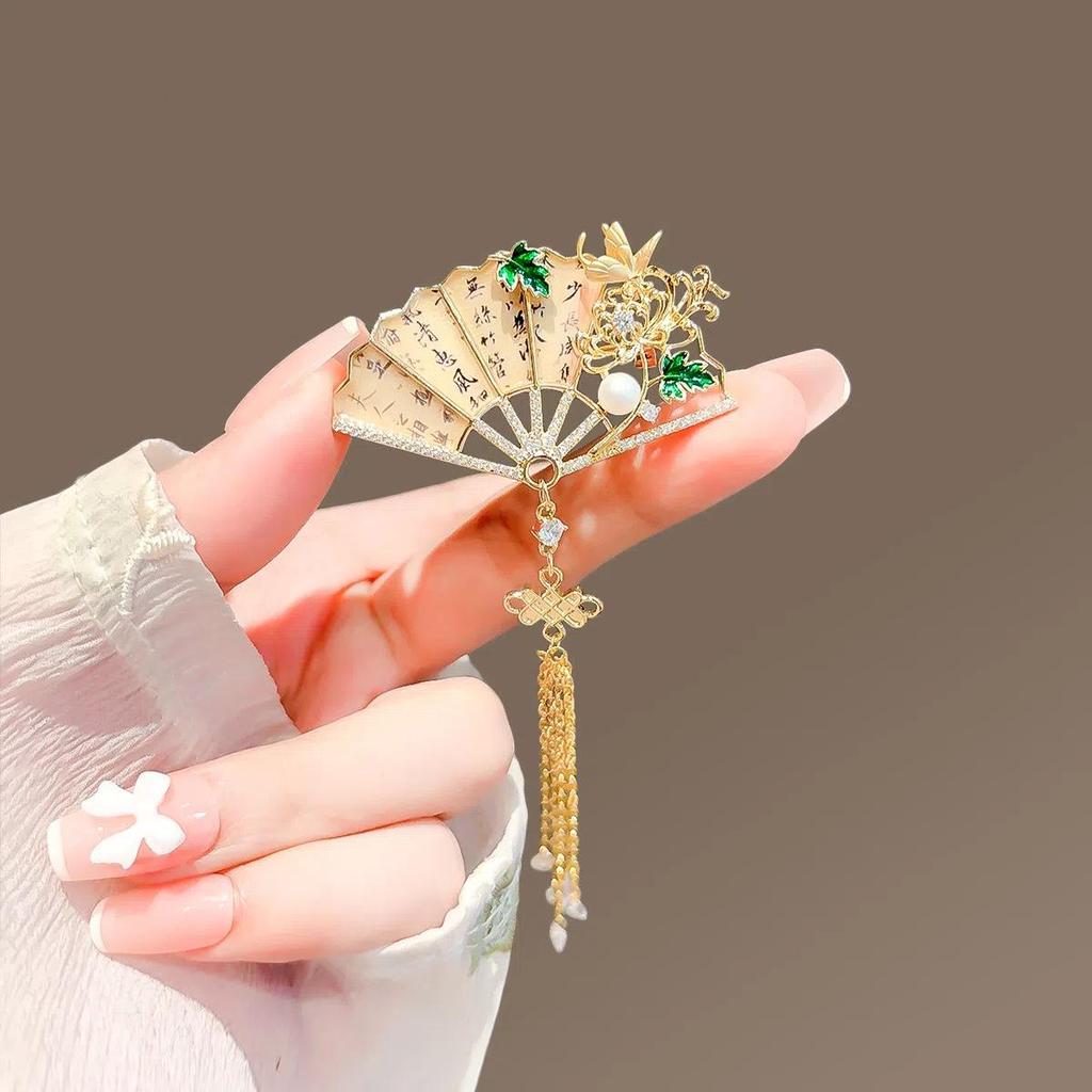 Sunward Growth Sunflower Brooch: Elegant Women's Corsage Pin for College Entrance Suits
