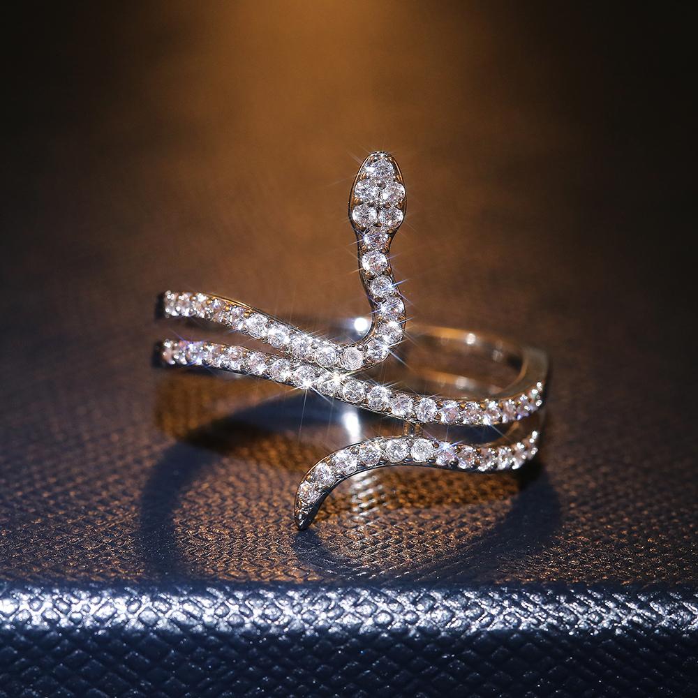 Нежное женское кольцо в виде змеи из шпагата серебряного цвета с микромощеным камнем, забавные аксессуары для танцевальной вечеринки, повседневные аксессуары, новая мода