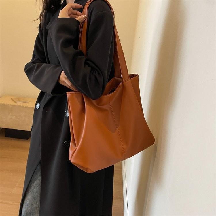 2024 Vintage Chic Pu Handbag With Spacious Interior And City Classic Design