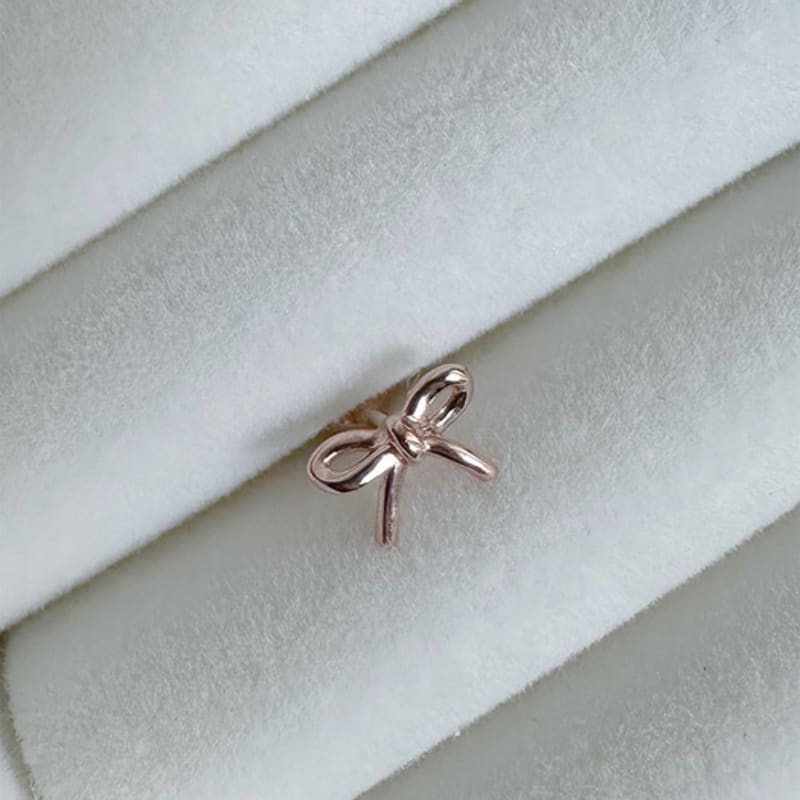 youngglow 14k line ribbon piercing