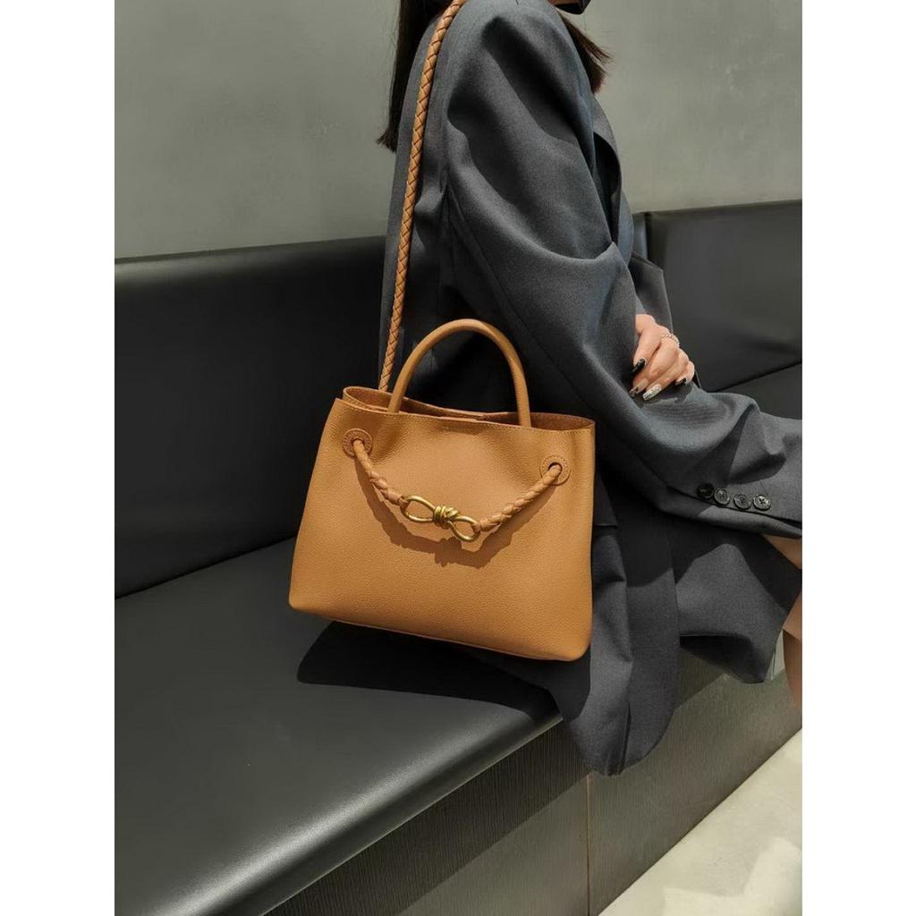 2026 Новая женская кожаная сумка первый слой коровья кожа ретро плетеная бабочка пряжка одно плечо диагональная сумка