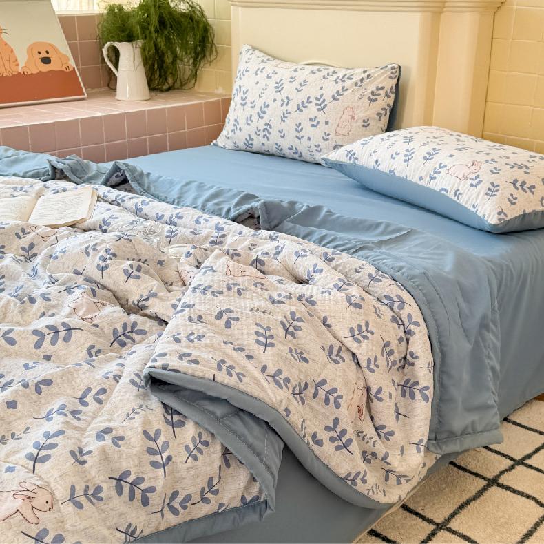 Soft Summer Cooling Quilt - Lightweight, Breathable & Skin-Friendly with Embossed Floral Print Design for All Seasons - Perfect for Bedroom