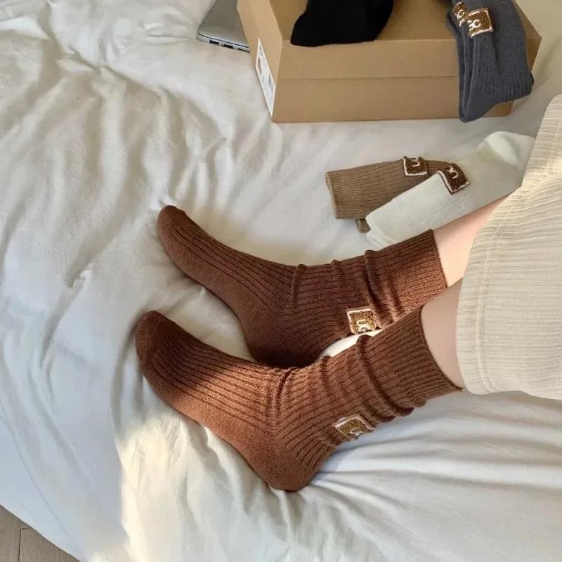 1 пара зимних однотонных бархатных утолщенных махровых носков, разноцветные носки средней длины до икры с вышитым логотипом, теплые, повседневные хлопковые носки