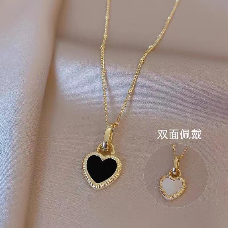 Black And White Double-Sided Shell Love Pendant Necklace Light Luxury Temperament Niche Design Titanium Steel Sweater Chain