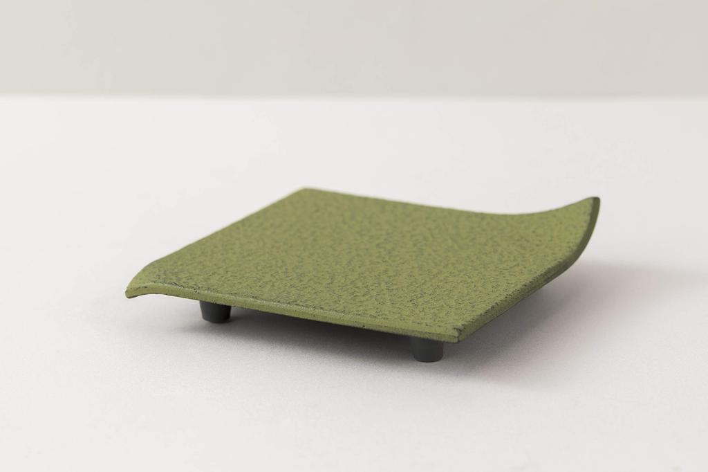 Iwachu Kamajiki Square Wakakusa Nanbu Ironware 17432 11×11cm