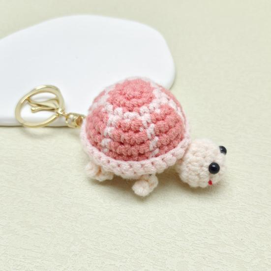 Вязаный брелок Черепаха Изысканная пряжа крючком Компактный размер Портативный брелок Мультяшный стиль