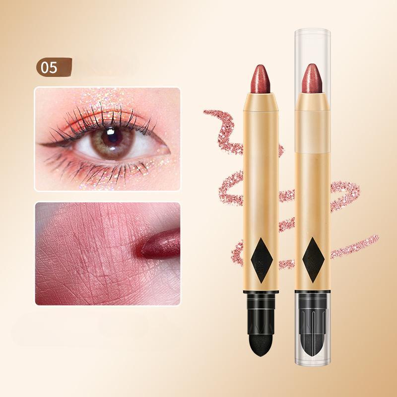 Осветите и подчеркните свои глаза с помощью двусторонней ручки для теней для выделения и контуринга.