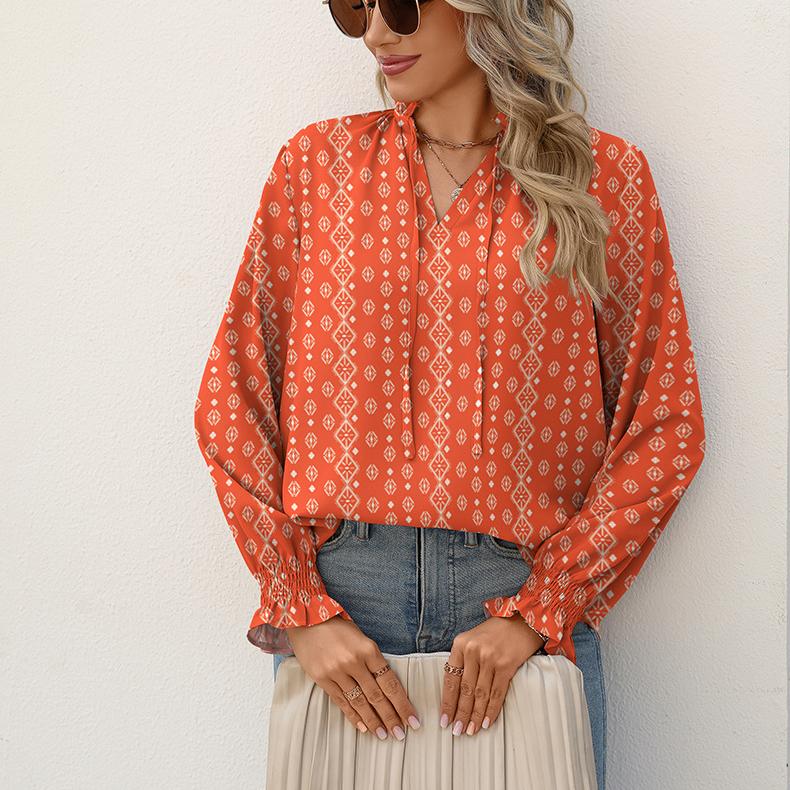 Женская тонкая непрозрачная блузка с цветочным принтом и рюшами на шнуровке