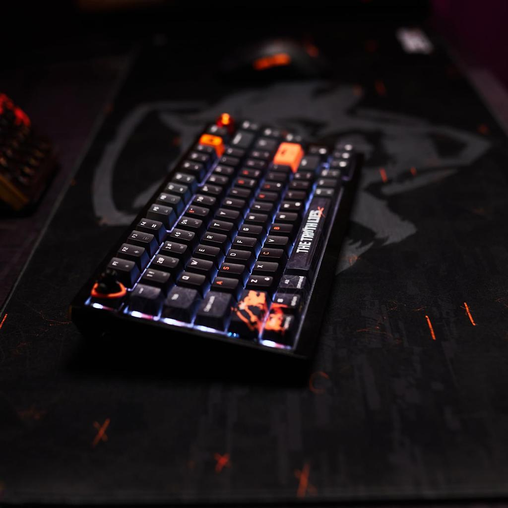 Corsair Беспроводная игровая клавиатура K65 Call of Black Ops 6 Special Edition, клавиатура с 81 клавишей, собственный линейный переключатель, колпачки клавиш CORSAIR Red PBT с возможностью горячей замены