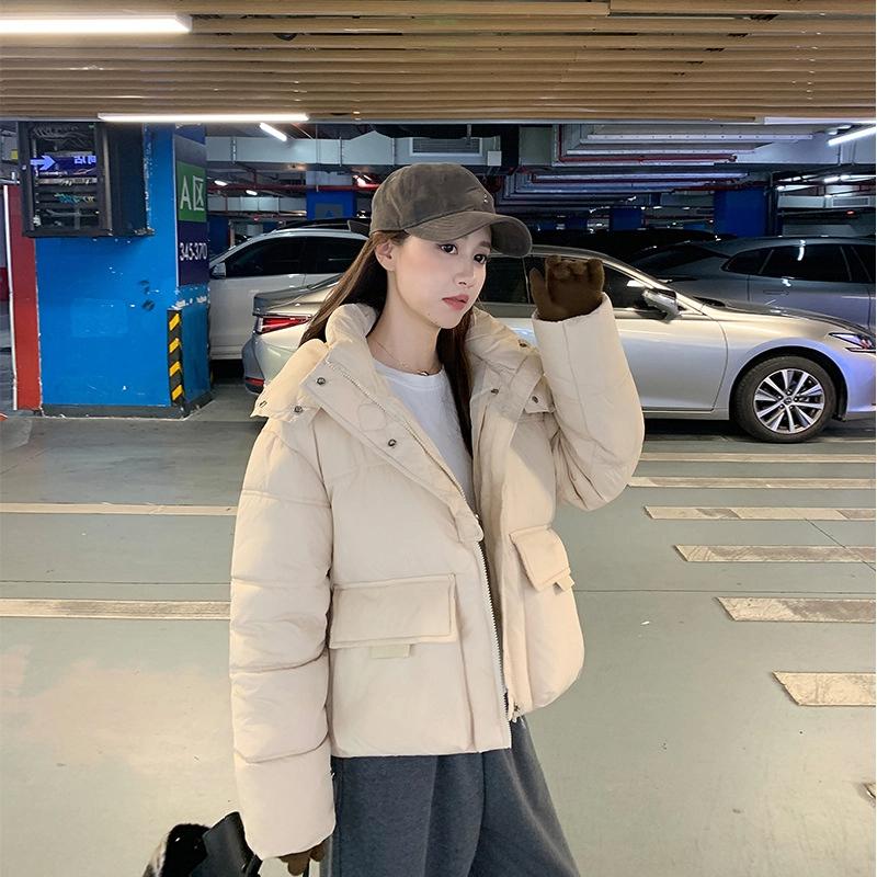 Женская короткая ветрозащитная теплая зимняя куртка с капюшоном и рукавами реглан