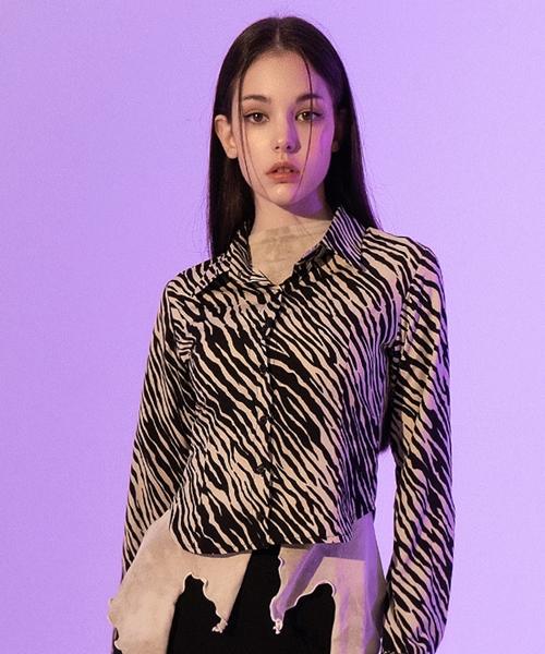 B ABLE TWO Zebra Silky Shirt (Beige)