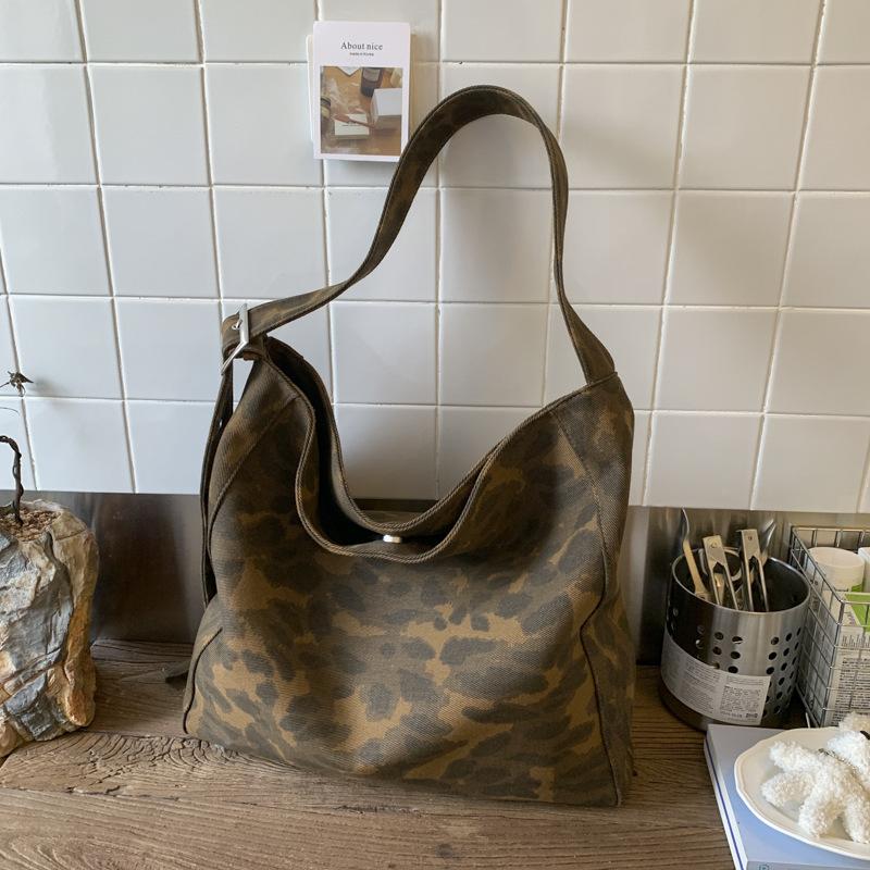 Leopard Print Canvas Bag Women's New Korean Autumn and Winter Large-capacity Commuting Shoulder Bag Tote Bag Lazy Loose Tote Bag