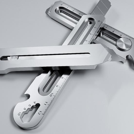 Универсальный резак с поворотным замком. Прочный универсальный резак из нержавеющей стали. Выдвижной ящик с защелкивающимся лезвием.