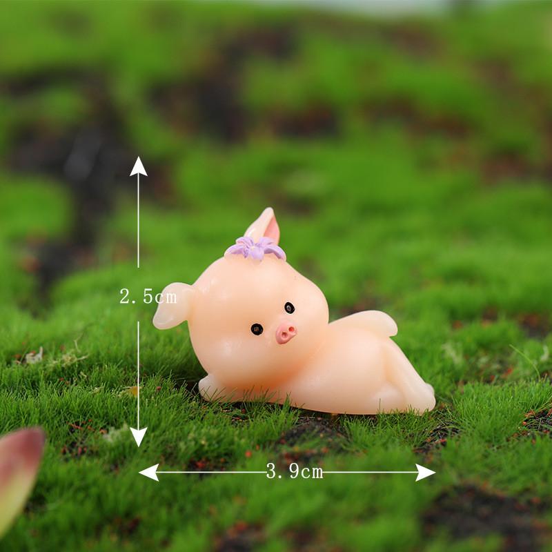 Adorable Resin Pig Figurine For Car Decor And Desktop Ornaments Creative Cartoon