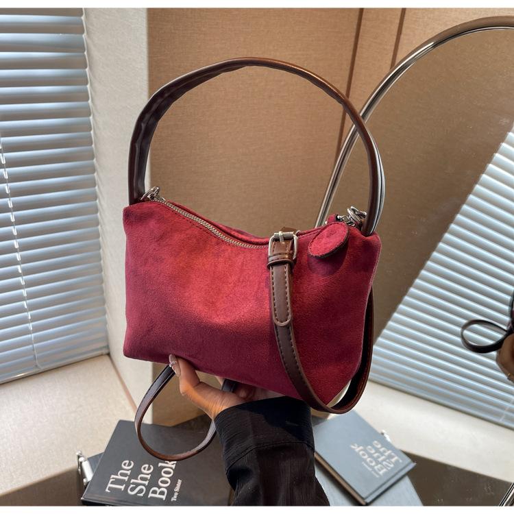 Премиальная текстура маленькая женская сумка осень 2024 новая модная нишевая матовая сумка через плечо маленькая квадратная сумка