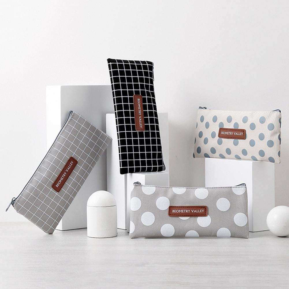 Плоский пенал на молнии в клеточку или горошек