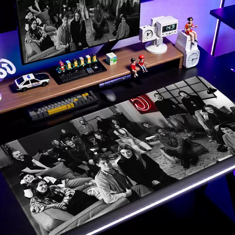 Кожаный коврик для мыши Stranger Things Маленький Большой Кадр из Фильма Настольный коврик для общежития Киберспорт Противоскользящий коврик для мыши и клавиатуры Персонализированный Креативный настольный коврик