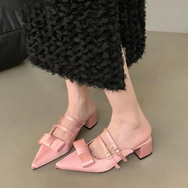 Розовые тапочки с острым носком и бантом, женские милые элегантные туфли на среднем каблуке с открытой пяткой, женские весенние новые туфли-лодочки для вечеринок и банкетов