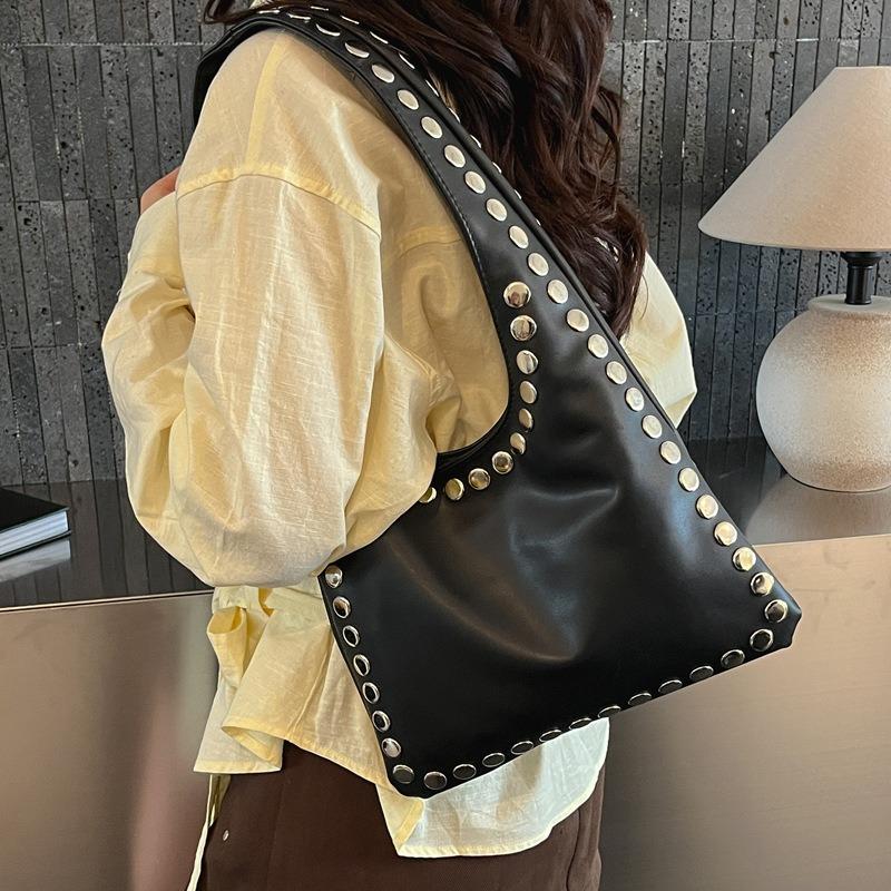 Niche design rivet tote bag women's new fashion high sense commuting fashion versatile shoulder armpit bag
