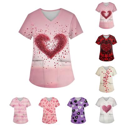 Женский топ с V-образным вырезом, принтом ко Дню святого Валентина, короткими рукавами, карманами и боковыми разрезами, подходит для лиц, осуществляющих уход.