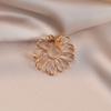 Alloy Flower Anti-glare Brooch, A High-end, Niche Women's Light Luxury Brooch