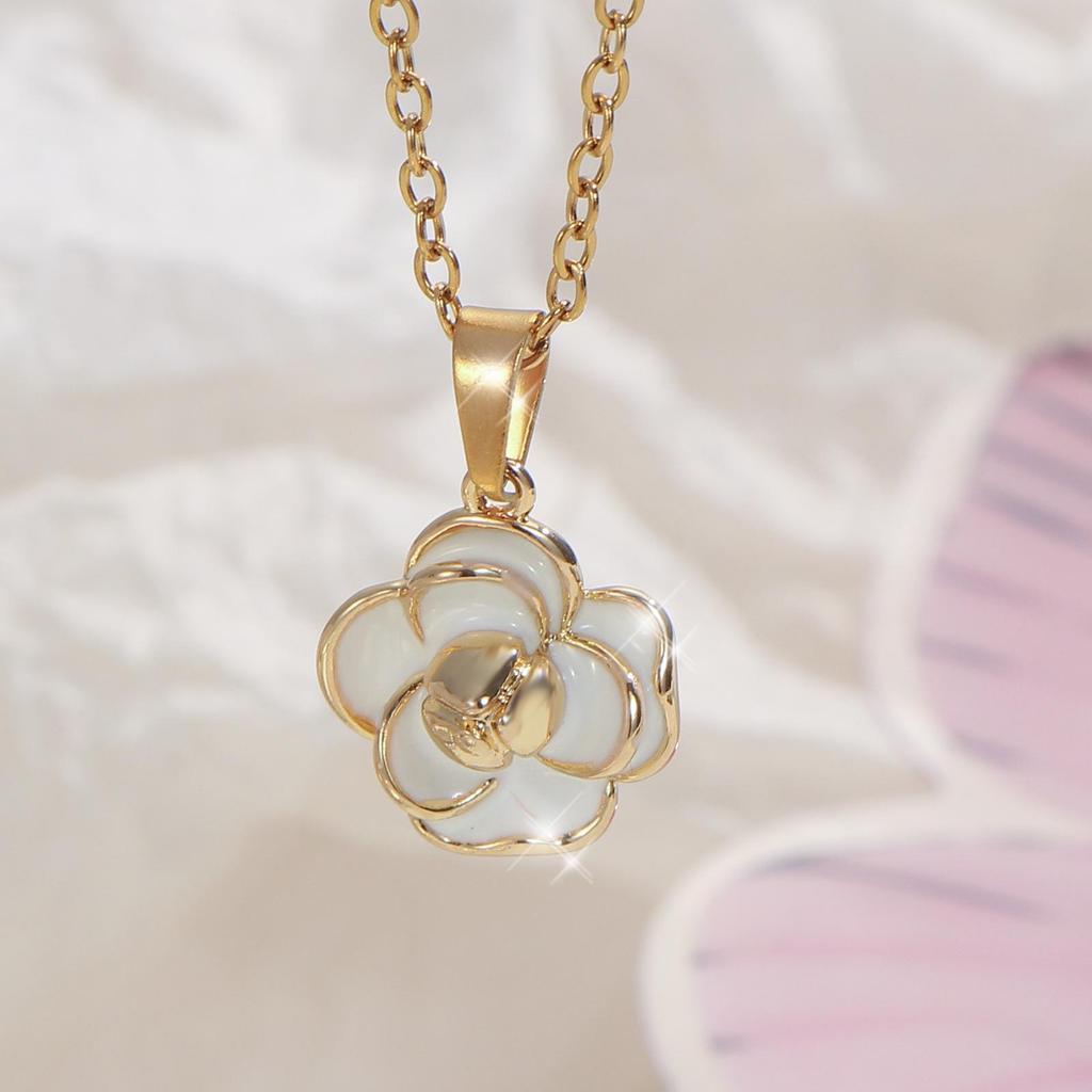 Двухцветная камелия с подтеками масла, с золотой и серебряной окантовкой - Нежная цепочка на ключицу для утонченного стиля