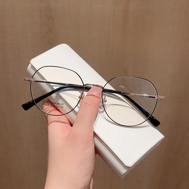 Простая металлическая художественная ретро-многоугольная оправа для очков с круглым лицом может быть оснащена оправой для очков определенной степени.
