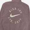 Nike Club Swoosh Удобная Модная Простая Универсальная Куртка Мужская Куртка Серая Розовая HV6918-204