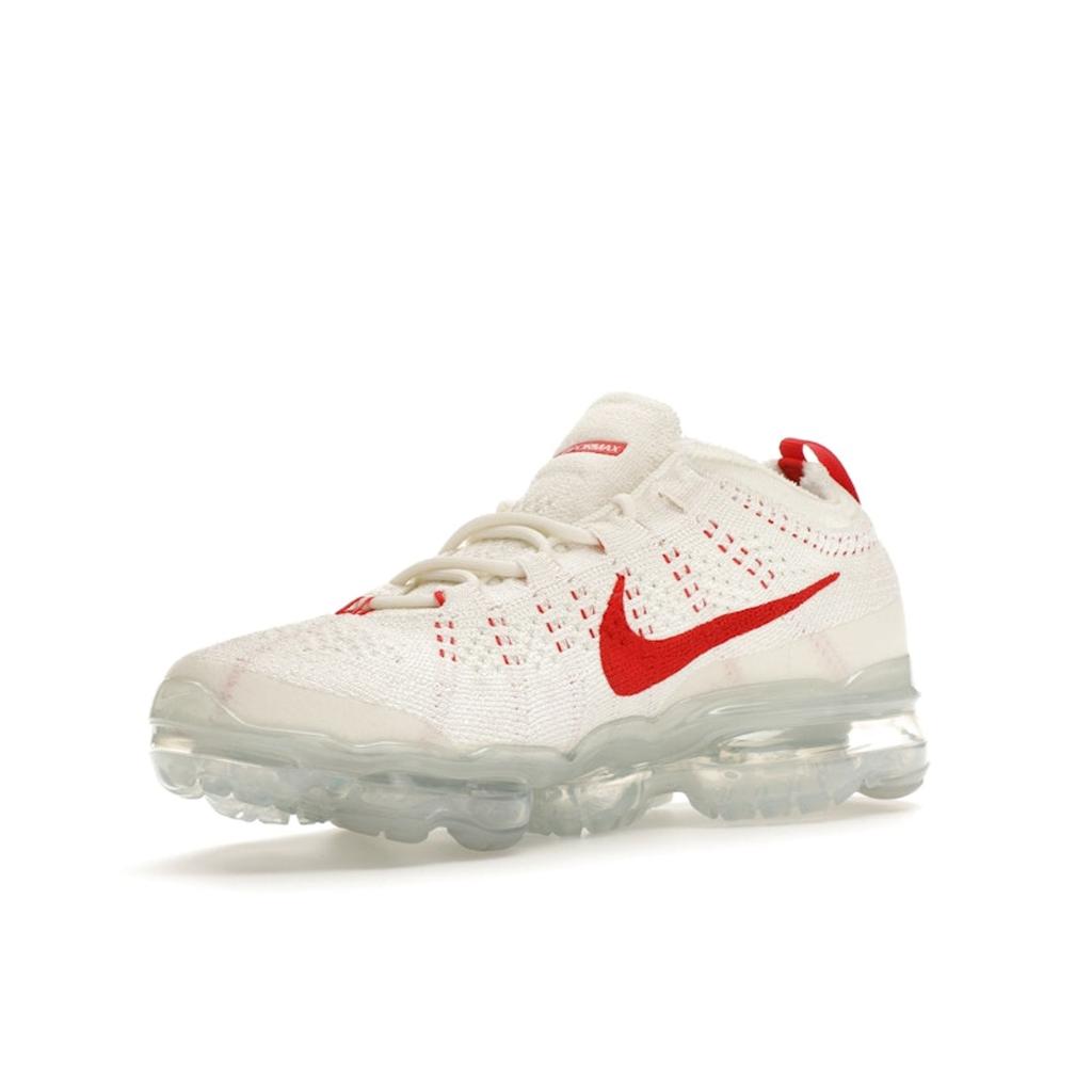 Nike Air VaporMax 2023 Flyknit Sail Track красные женские кроссовки кремовый Phantom металлик-серебристый DV6840-102