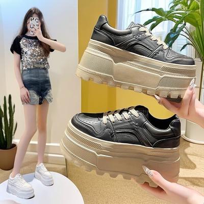 Белые туфли на платформе с юбками 2025 года, новые маленькие туфли-бублики, увеличивающие рост, легкие повседневные спортивные туфли для сноуборда