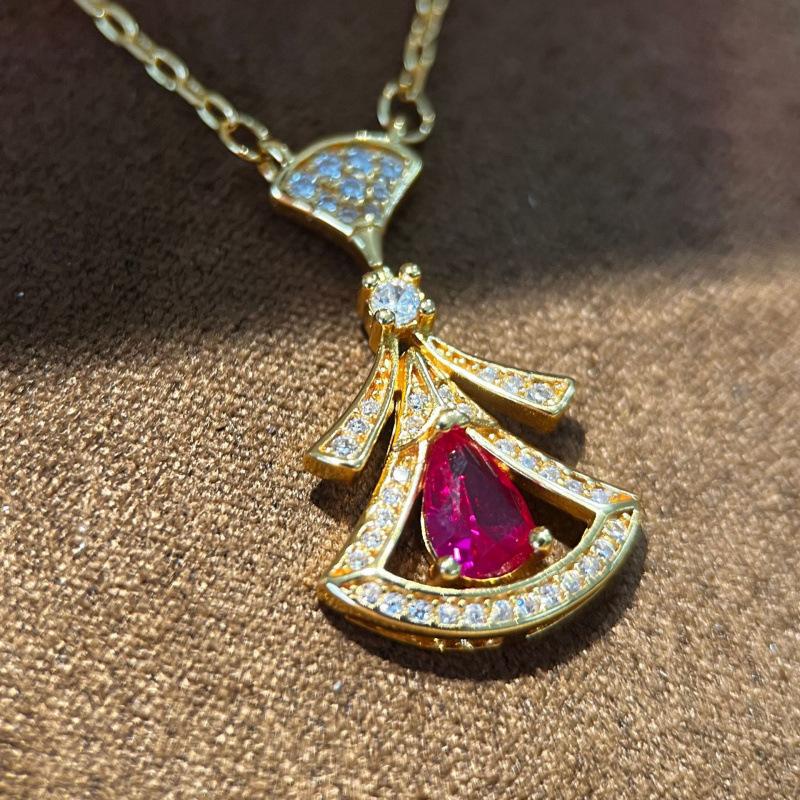 Old Money Style Ruby Fan Skirt Necklace High-End Niche Versatility Exquisite Collarbone Chain