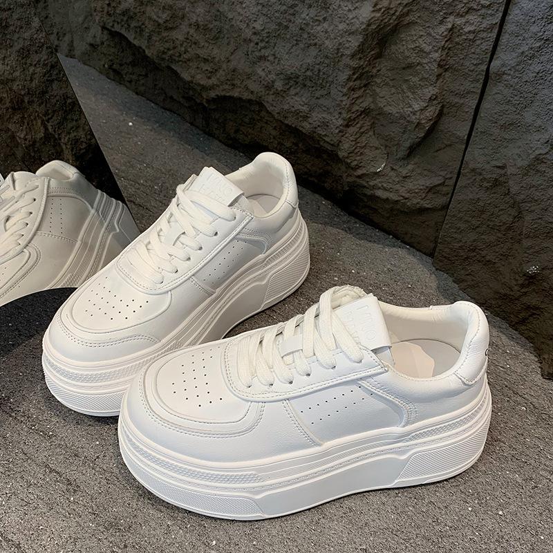 Женские базовые кожаные маленькие белые туфли женские 2024 новые маленькие на толстой подошве увеличивающие рост универсальные низкие туфли для сноуборда