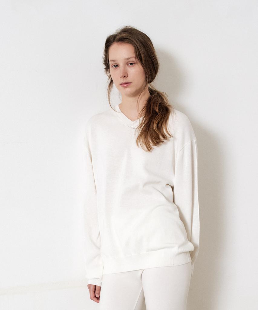 EZIO WOMEN W Essential V-Neck Knit_Ivory