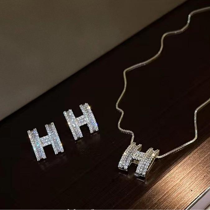 Новый сверкающий набор ожерелья и серег с буквой H из бриллиантов - Минималистичный корейский дизайн, цепочка для ключицы из белого золота