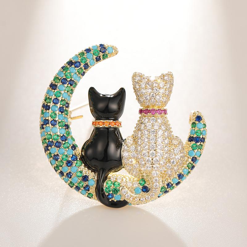 Heavy-duty Japanese-style Cartoon Cat Brooch with Colorful Zircon Moon, Cute Cat Pin for Clothing