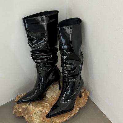 Женские сапоги с острым носком и плиссировкой, осень 2024 года, модные сапоги на тонком каблуке, наборные сапоги, сапоги выше колена на высоком каблуке Zapatos