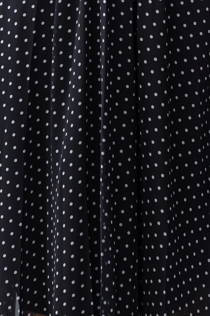 Женское модное дневное и ночное макси-платье с объемными рукавами и черным поясом в горошек на шифоновой подкладке макси-тканое платье