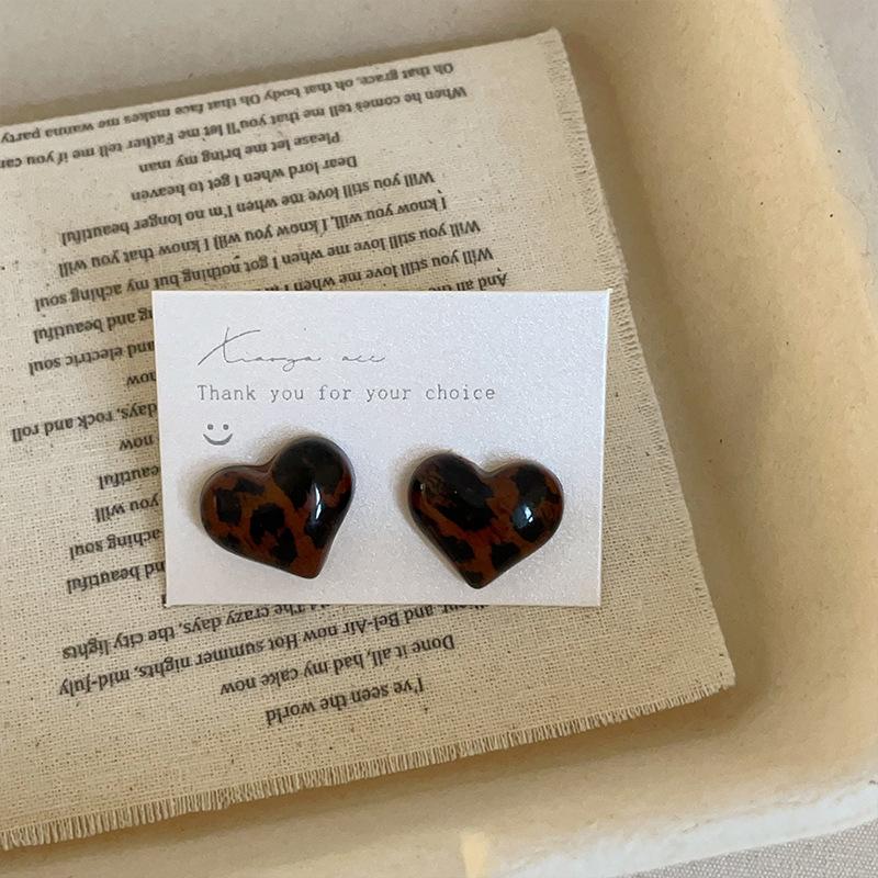 Нишевые высококачественные серьги-гвоздики из смолы с леопардовым принтом, женские осенне-зимние ретро-легкие роскошные модные элегантные универсальные серьги для поездок на работу