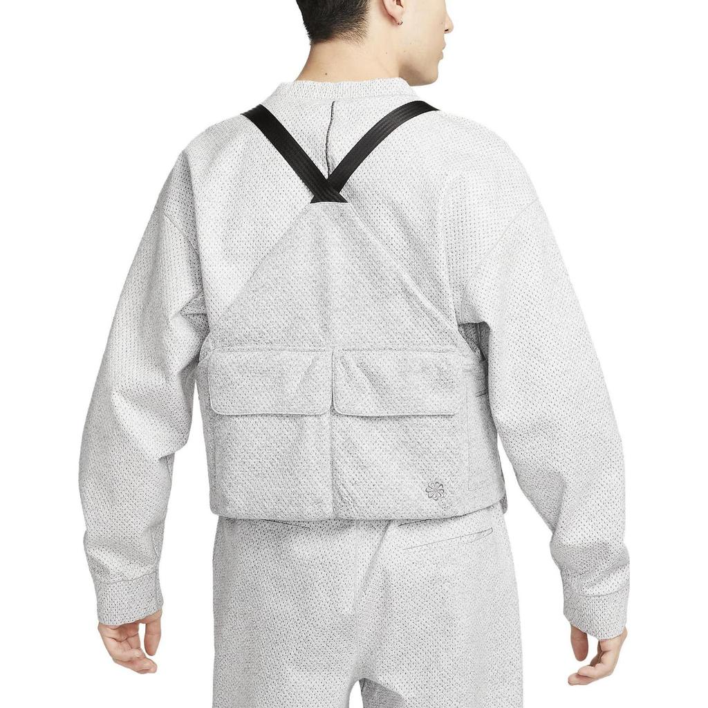 Nike Жилет мужской с вышитым логотипом и двумя карманами на кнопках, цвет дымчато-серый DX9404-077