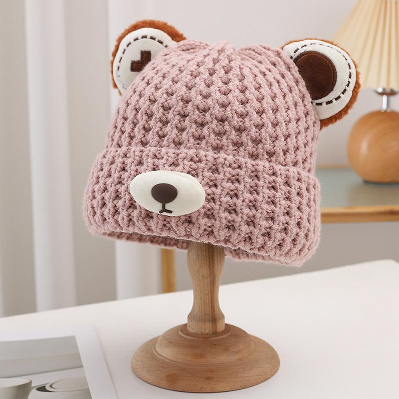 Милая шапка с маленьким медвежонком для женщин на осень и зиму, плюшевая новая корейская вязаная шапка, универсальная теплая защита ушей, утолщенная бархатная шапка от холода