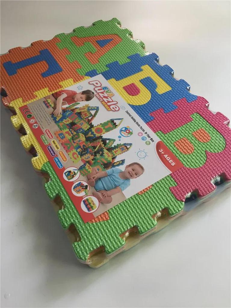 Большой коврик-пазл с русским, арабским и испанским алфавитом - 36 деталей, 14 см каждая