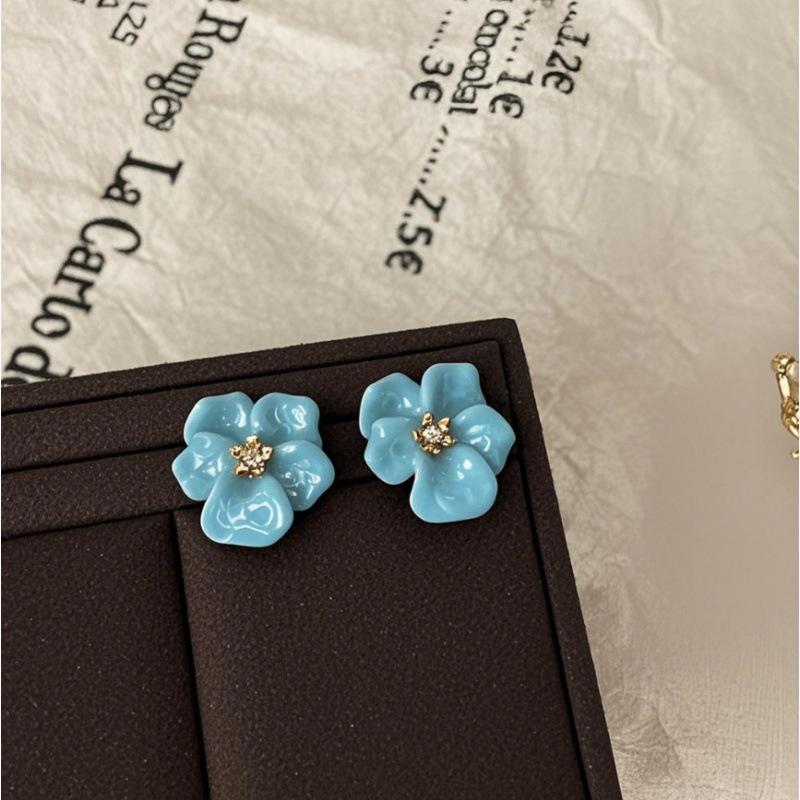 New small fresh blue iris stud earrings for women, simple and compact earrings, versatile temperament and high-end earrings.