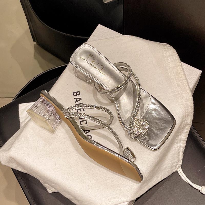 8675-1 Французские феи, сандалии со стразами и юбкой, женские тапочки, новинка 2025 года, летние универсальные тапочки с набором носков