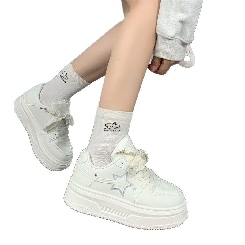 2025 новые универсальные популярные маленькие белые туфли весенне-осенняя обувь женская юбка звезды легкие и удобные студенческие туфли