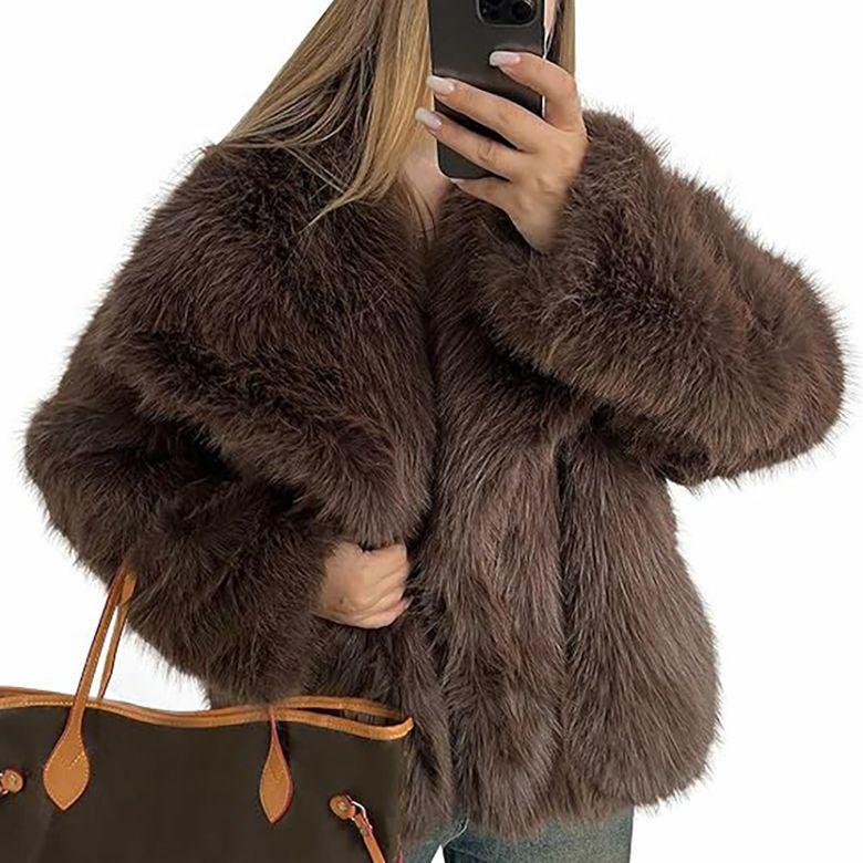 Женское Экологичное Пальто с Лацканами из Искусственного Меха Лисы - Короткое, Свободного Кроя для Зимы 2025.