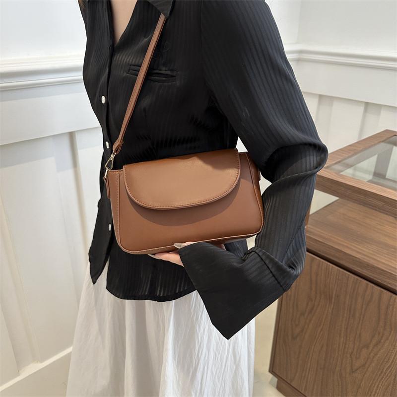 Chic 2024 Summer Fashion Shoulder Bag For Women Trendy Street Style Handbag Beige